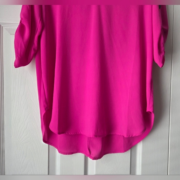 Gibson Latimer V-Neck Roll-Tab Tunic in Fuchsia Size M - Picture 7 of 12